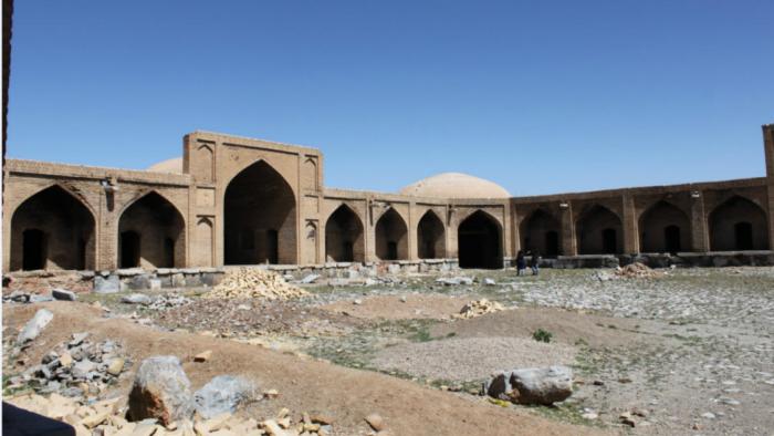 120407134148_karvansara-shahinshahr06_976x549_bbc_nocredit_0.jpg