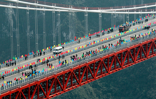 aizhai-suspension-bridge-03.jpg