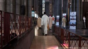 عکس خبري -فرانسه در شوک سوء استفاده‌هاي انجام شده در کليساي کاتوليک