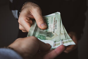 عکس خبري -? ترفند حفظ حقوقهاي نجومي در دولت روحاني
