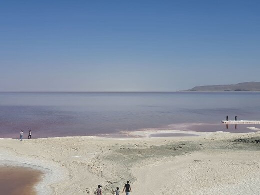 درياچه اروميه بزرگ‌ترين کانون گرد و غبار منطقه است