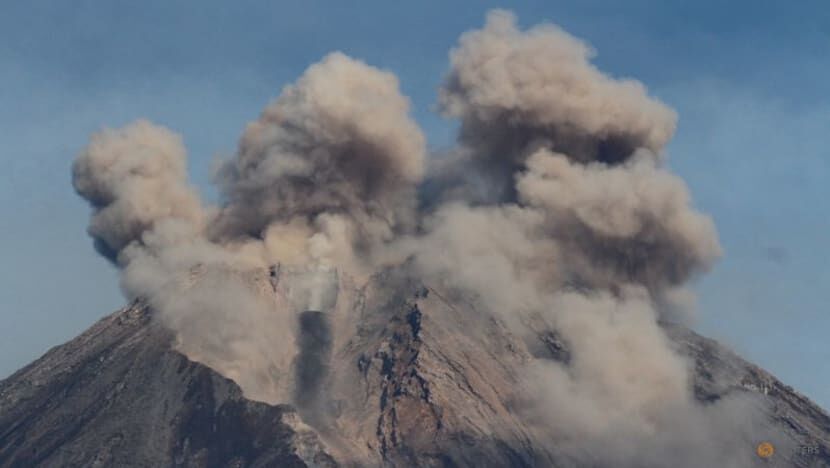 فوران مجدد آتش‌فشان در اندونزي و هشدار به مردم