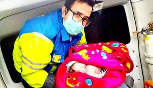 عکس خبري -تولد نوزاد عجول در آمبولانس
