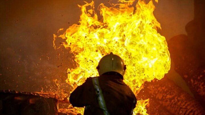 آتش نشانان کودک 4ساله را از دل آتش نجات دادند