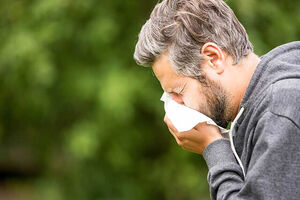 عکس خبري -آيا شما هم هنگام سرفه کردن دچار سردرد مي‌شويد؟
