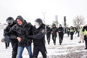 عکس خبري -بازداشت بيش از ???? نفر معترض ضد جنگ در روسيه