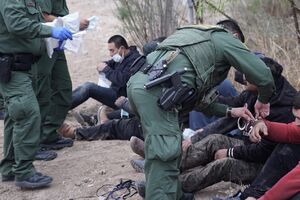 عکس خبري -رکوردزني بايدن در بازداشت مهاجران؛ ??? هزار نفر در يک ماه