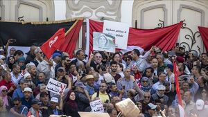 عکس خبري -هزاران نفر عليه رئيس جمهوري تونس تظاهرات کردند