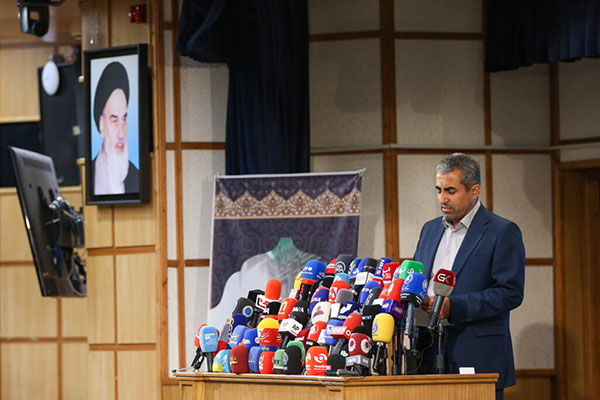 محمدرضا پورابراهيمي پس از ثبت نام :امروز اوليت اول کشور حل مشکلات اقتصادي و معيشتي مردم است