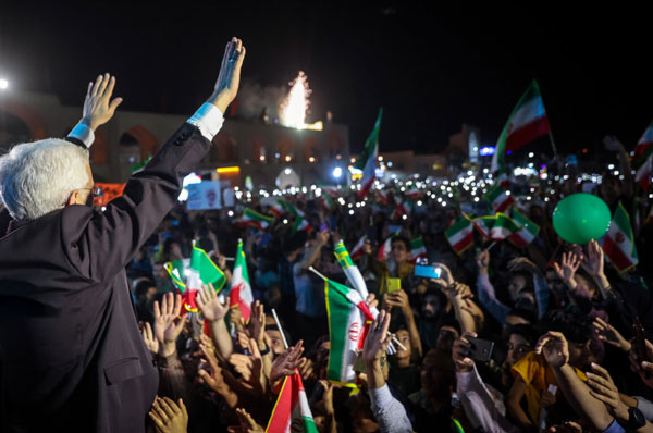  جليلي: دستمزد کارگران و کارمندان بايد متناسب با تورم باشد 
