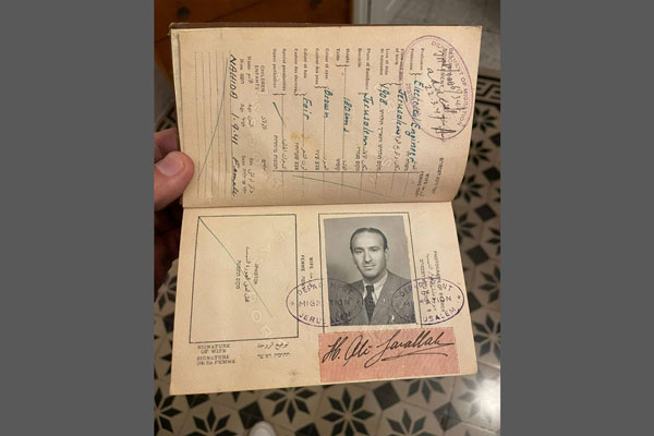 زبان عبري در گذرنامه فلسطينيان نشانه چيست؟