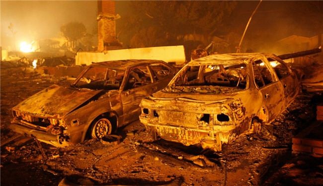عکس خبري -بيش از هزار خودرو در فرانسه به آتش کشيده شد