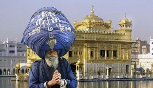 عکس خبري -کلاه عجيب جنگجوي هندي در معبد طلا