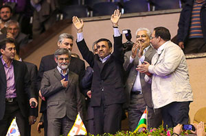عکس خبري -سانسور حضور رئيس جمهور در ورزشگاه آزادي از راديو ورزش!