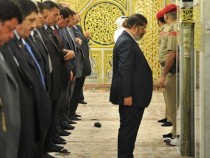 عکس خبري -نماز خواندن در کنار مرسي باطل است!