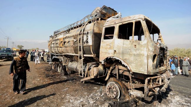 عکس خبري -طالبان 11 خودرو نظامي امريکا را در افغانستان به آتش کشيد