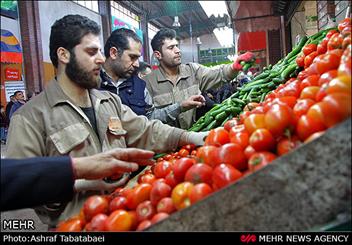 عکس خبري -گوجه فرنگى به نرخ موز