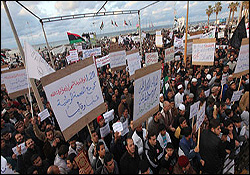 عکس خبري -تظاهرات گسترده در طرابلس/ مخالفت با نظام فدرالي و تجزيه ليبي