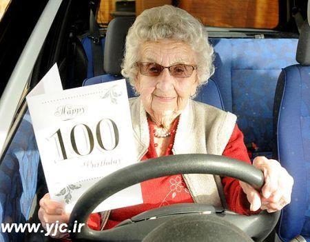 عکس خبري -82 سال رانندگي بدون گواهينامه+عکس 