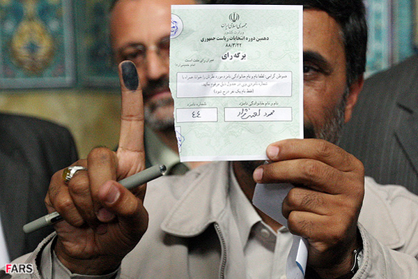 عکس خبري -آيا احمدي نژاد راي سفيد به صندوق مي اندازد؟