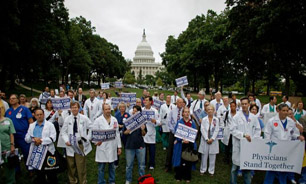 عکس خبري -اعتصاب پرستاران و کادر پزشکي در کاليفرنياي آمريکا