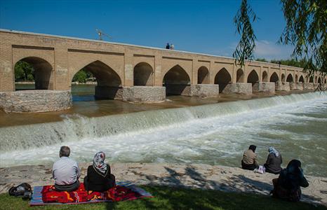 عکس خبري -غرق شدن يک مادر و دو فرزندش در زاينده‌رود