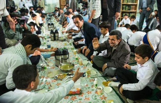 عکس خبري - معروفترين چهره ها که سفره افطار مياندازند