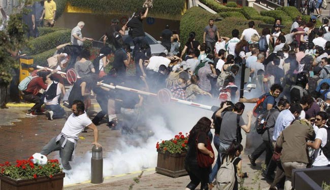 عکس خبري - بازداشت 111 عکاس در اعتراضهاي ترکيه
