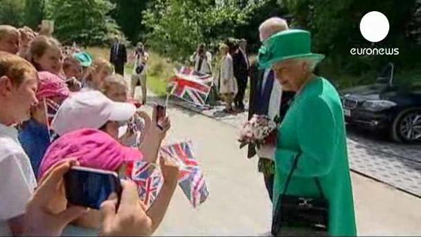 عکس خبري -اظهار نظر جنجالي ملکه انگليس درباره فرزند نوه اش