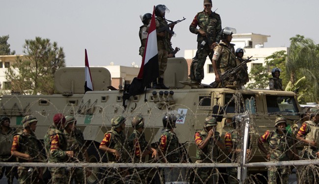 عکس خبري - آماده باش کامل نيروهاي امنيتي مصر در قاهره