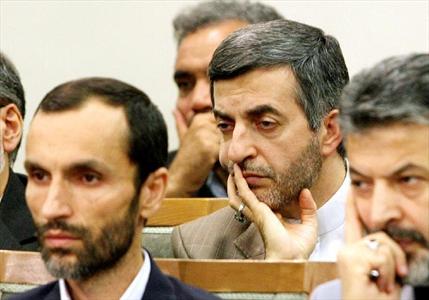 عکس خبري -رهبري مانع جادوي مشايي بر احمدي نژاد شدند!