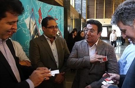 عکس خبري -عابر بانک هزينه ساخت ? مسجد در ? ورزشگاه تهران را تقبل کرد