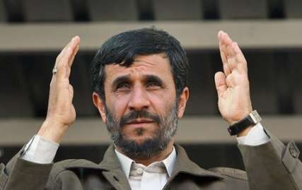 عکس خبري -احمدي‌نژاد با چراغ خاموش