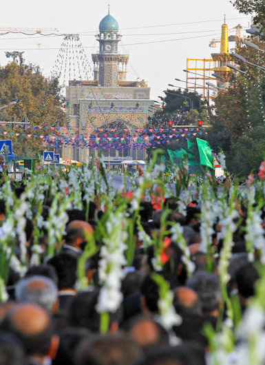 عکس خبري -گلباران حرم امام رضا(ع)