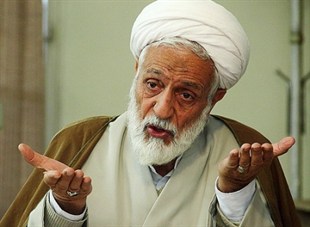 عکس خبري -امام جمعه اصفهان: مرگ بر آمريکا آيه قرآن نيست/بايد با لبخندهاي سياسي مشکلات را حل کرد