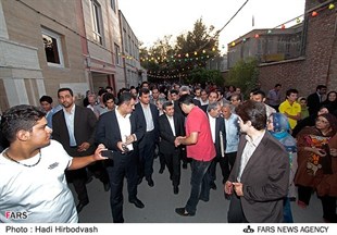عکس خبري -آن نارمکي که مي‌شناخيتم/همسايه‌ها و هم‌محله‌اي‌هاي احمدي‌نژاد درباره او و خانواده‌اش چه مي‌گويند؟