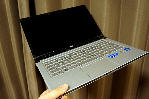 عکس خبري -سبك وزن ترين لب تاپ جهان در راه بازار