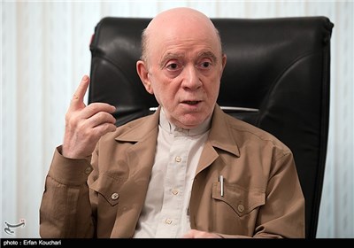 عکس خبري -جمع آوري بيلبوردهاي ضدآمريکايي جنايات آمريکا را از ذهن مردم پاک نميکند