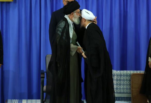 عکس خبري -تاملي در نحوه تعامل رهبرانقلاب با دولت يازدهم در مورد مذاکره با آمريکا