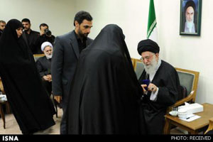 عکس خبري -حضرت آيت الله خامنه‌اي:حضور مقتدر و عزت آفرين زن مسلمان ايراني را به جهان نشان داديد