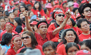 عکس خبري -ورود تظاهرکنندگان تايلندي به مقر دولت