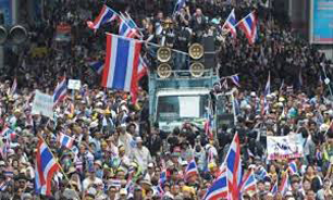 عکس خبري -معترضان تايلندي وارد محوطه دفتر نخست وزير شدند