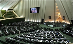 عکس خبري -پاسخ لاريجاني به اعتراض متاخرين مجلس