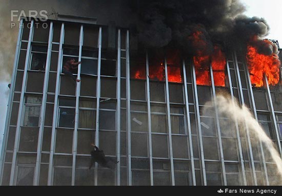 عکس خبري -آتش سوزي مهيب در خيابان جمهوري