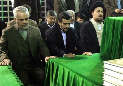 عکس خبري -تجديد ميثاق احمدي‌نژاد با آرمان‌هاي امام خميني(ره)