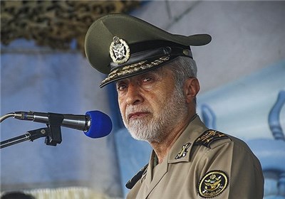 عکس خبري -بازديد سرلشکر صالحي از نمايشگاه دستاوردهاي دانشگاه امامخميني(ره) نوشهر