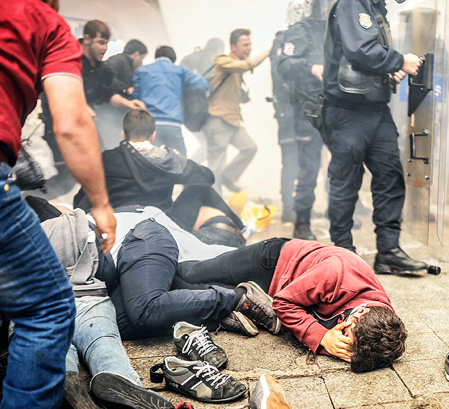 عکس خبري -گزارش تصويري/درگيري پليس ترکيه با تظاهرکنندگان