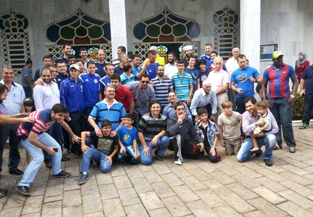 عکس خبري -بازيکنان تيم‌ملي بوسني در نماز جمعه برزيل+ عکس