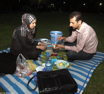 عکس خبري -گزارش تصويري/افطار در سطح شهر تهران 