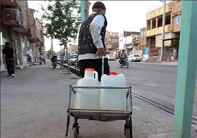 عکس خبري -فروش آب دبه اي در جنوب تهران